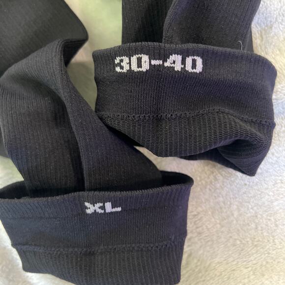 CompressionZ Compression Socks For Men & Women - Picture 4 of 5